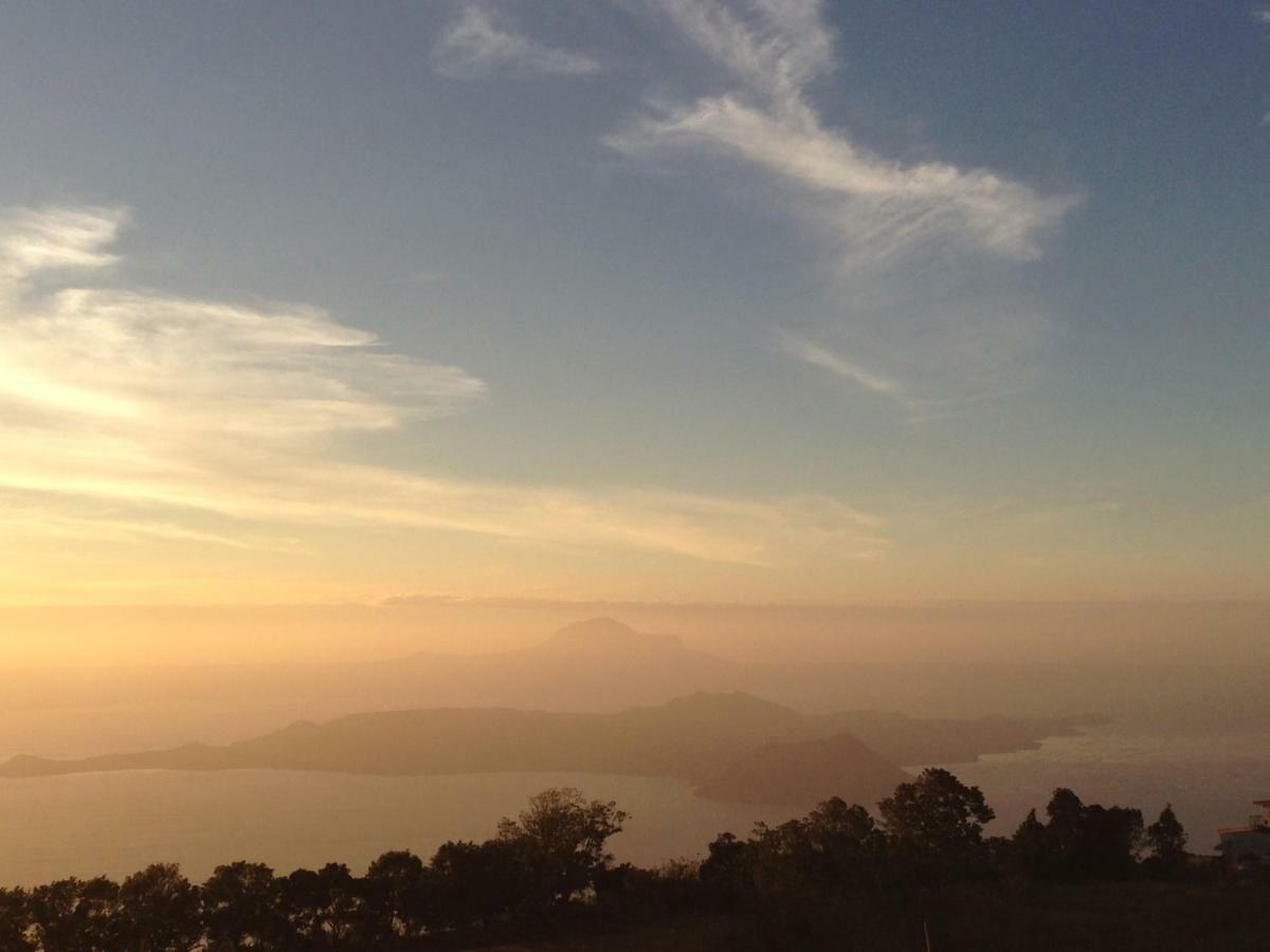 A Breath Taking View Of Taal Lake & Volcano Tagaytay City Exterior foto